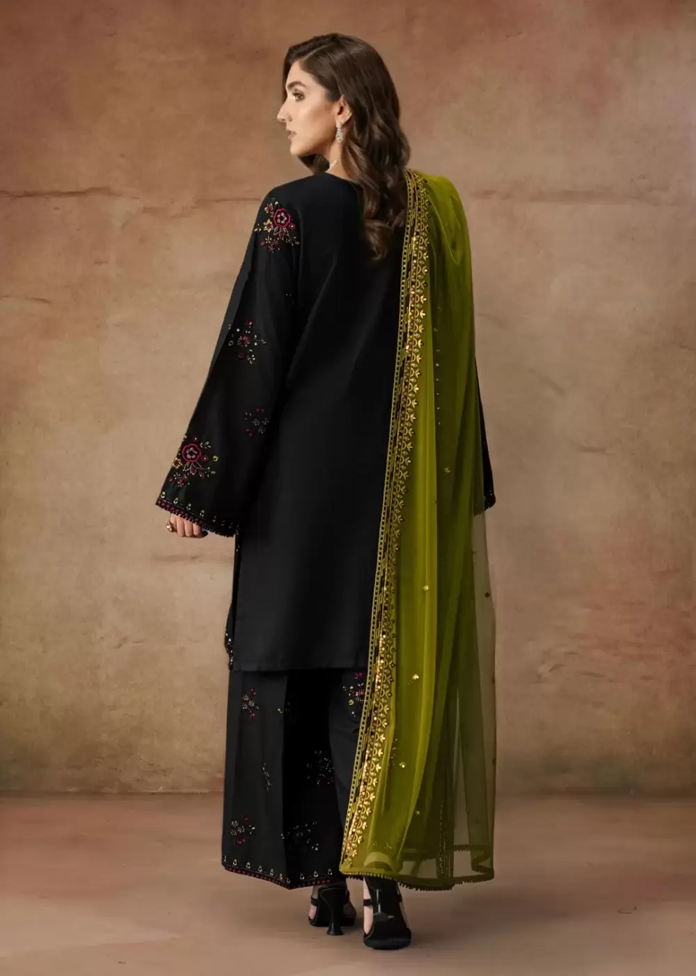 Laira Embroidered 3-Piece Black LAWN Suit - thumbnail 4