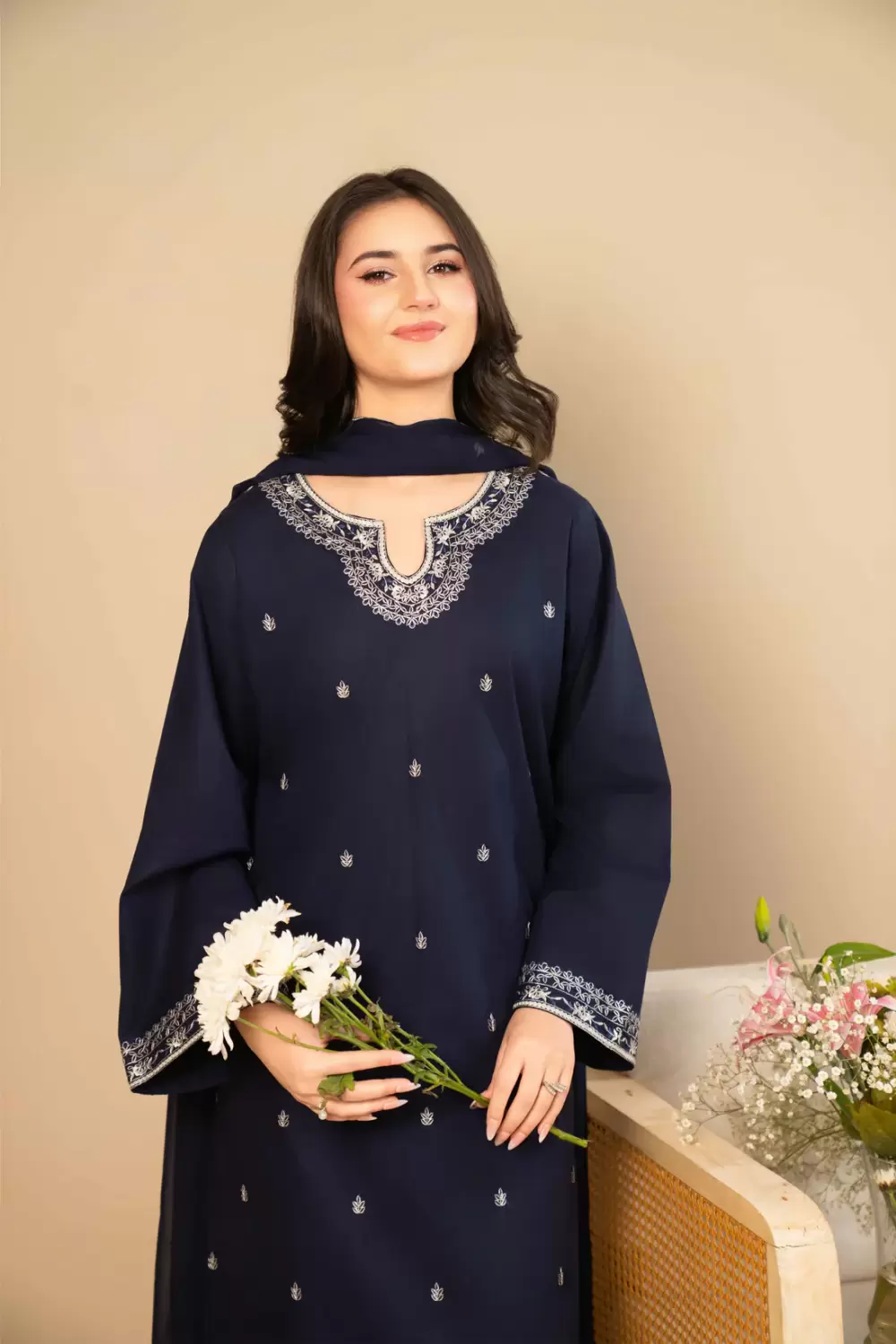 Nura 3-Piece Embroidered Navy Blue - thumbnail 4