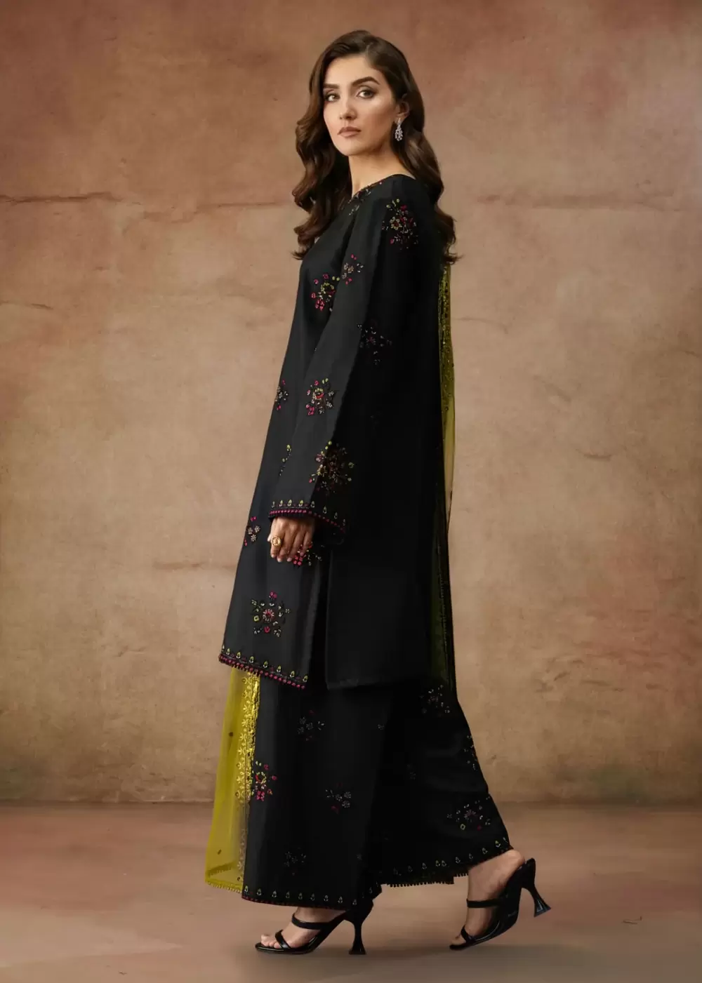 Laira Embroidered 3-Piece Black LAWN Suit - thumbnail 3