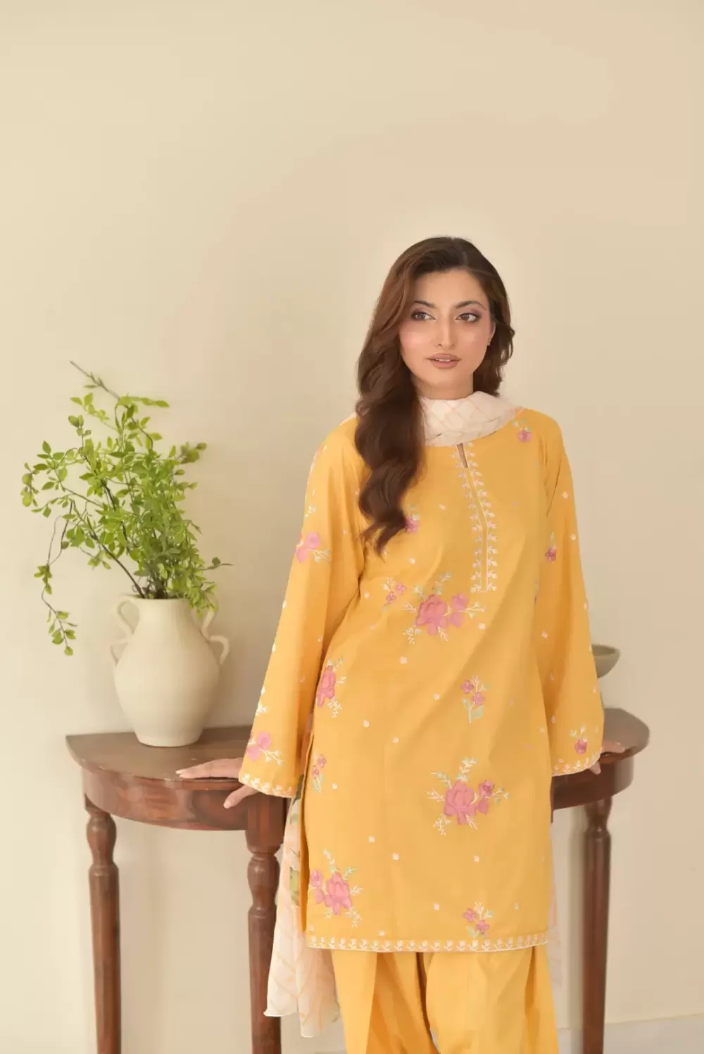 Hoorain Embroidered 3-Piece MARINA DHANAK Suit - thumbnail 2