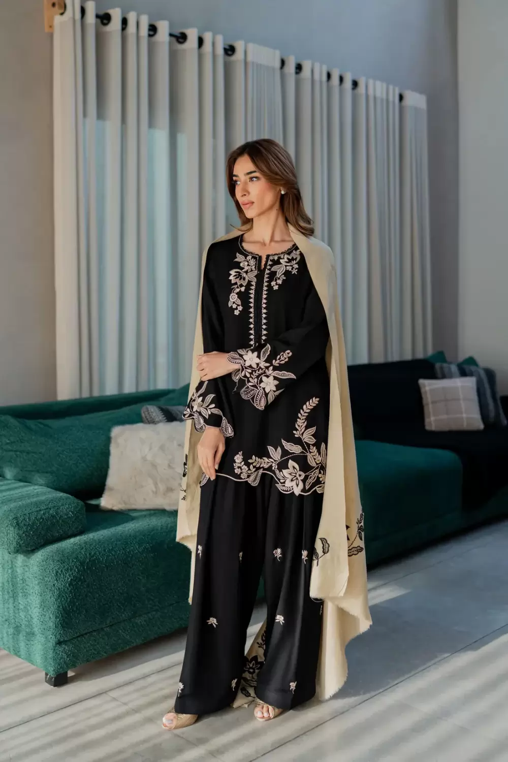 Shifa 3-Piece Embroidered Suit - thumbnail 2