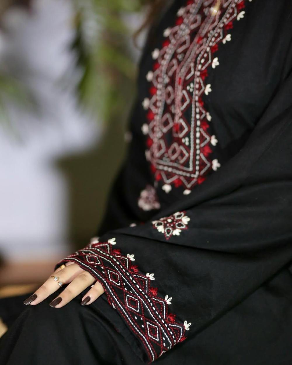 Black Luxe Embroidered 2-Piece Lawn Suit - thumbnail 2