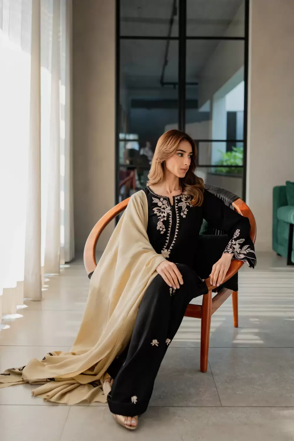 Shifa 3-Piece Embroidered Suit - thumbnail 3