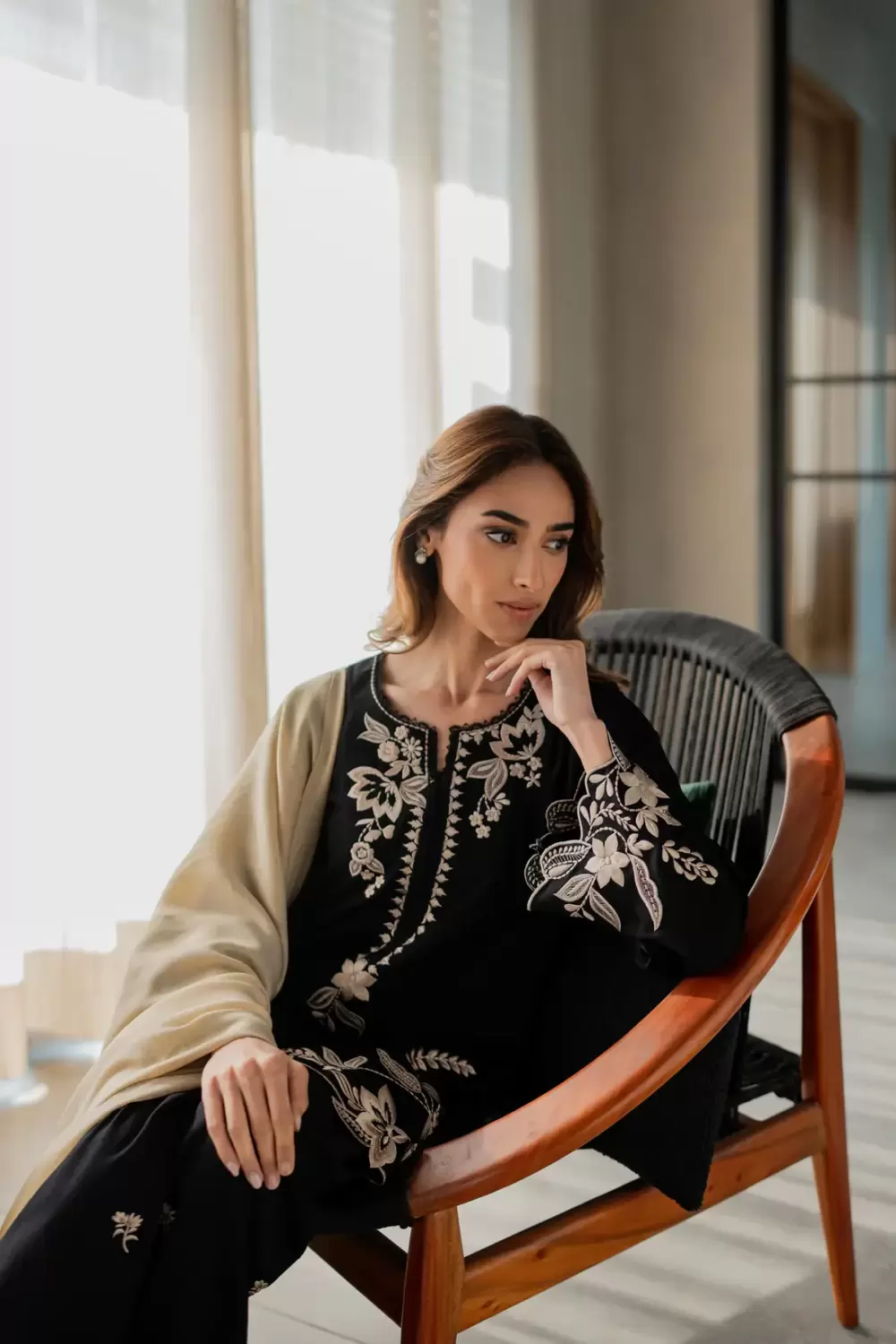Shifa 3-Piece Embroidered Suit - thumbnail 5