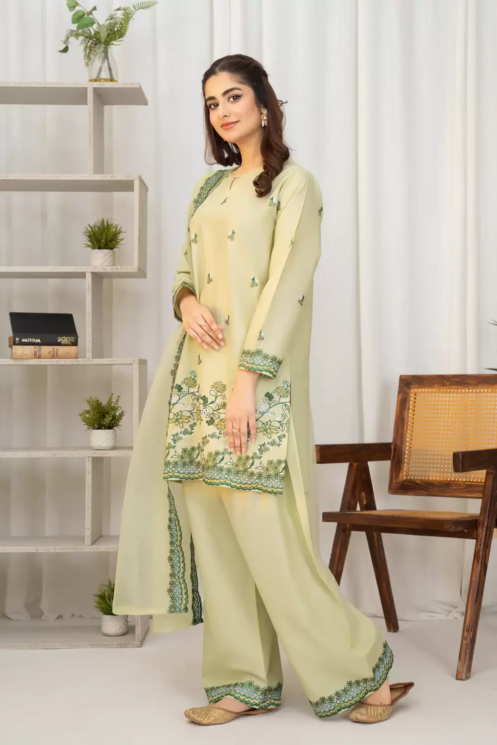 Nayirah 3-Piece Embroidered Lawn Suit