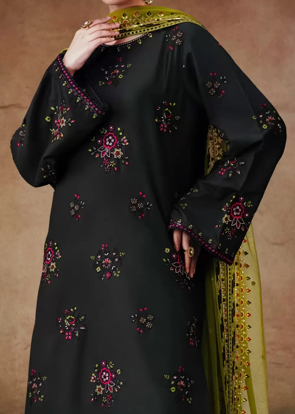 Laira Embroidered 3-Piece Black LAWN Suit - thumbnail 5