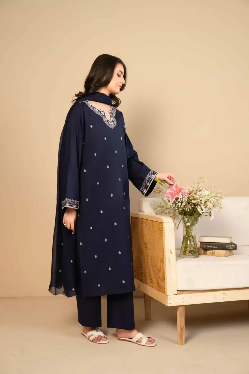 Nura 3-Piece Embroidered Navy Blue - thumbnail 3